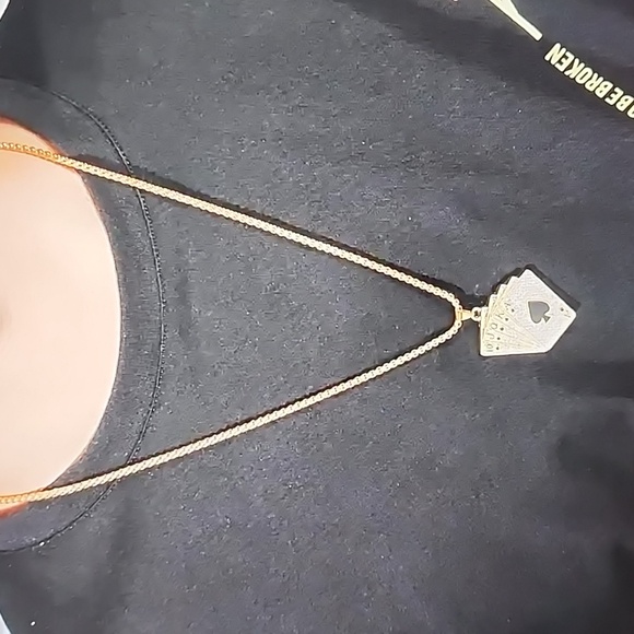 Gold Straight Flush playing card necklace - Picture 5 of 5